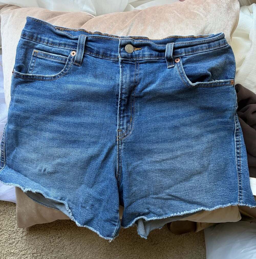 Signature by Levi Strauss & Co. Heritage High-Rise Raw Hem Denim Shorts Size 10